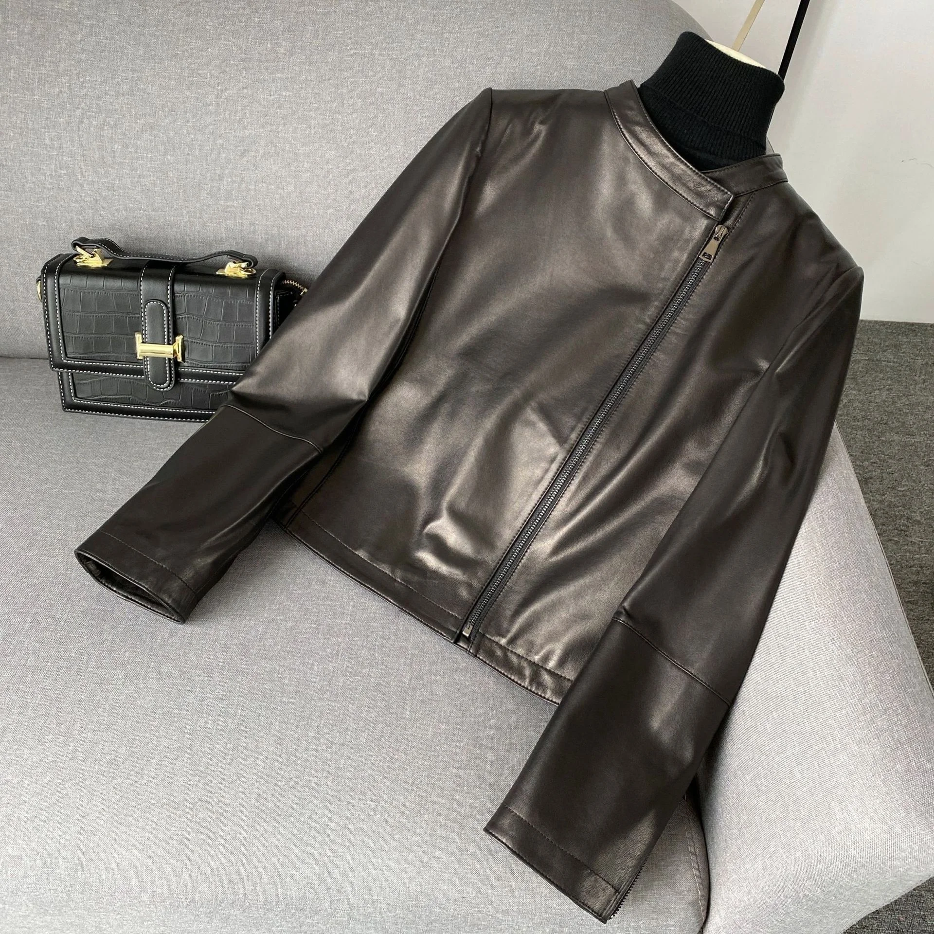 

Новинка Осень-зима 2021, кожаное женское короткое пальто Haining, утепленная Корейская облегающая кожаная куртка с воротником-костюмом для женщи...