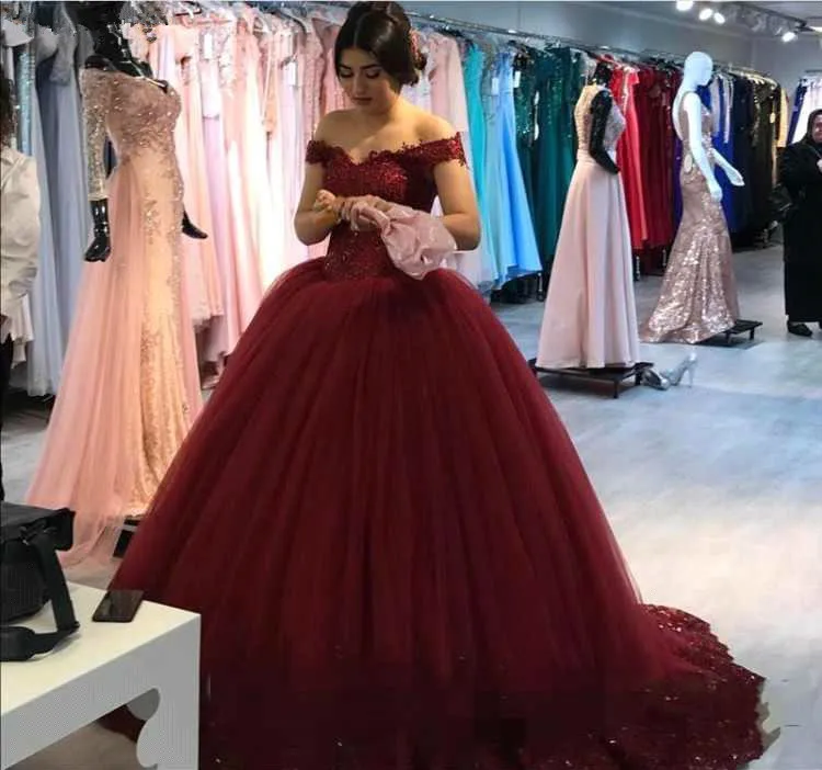 Тюлевое кружевное винно красное платье Quinceanera 2019 с блестками открытыми плечами