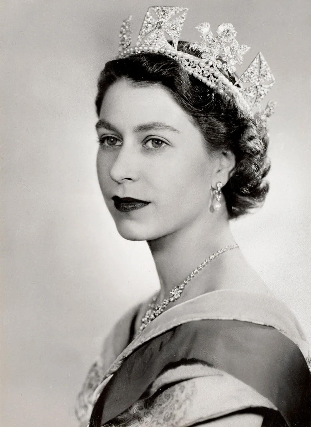 Elizabeth II Young portrait queen холщовая живопись высокого качества плакаты и репродукции, настенное искусство холст для бара настенное уркашение для гостинной