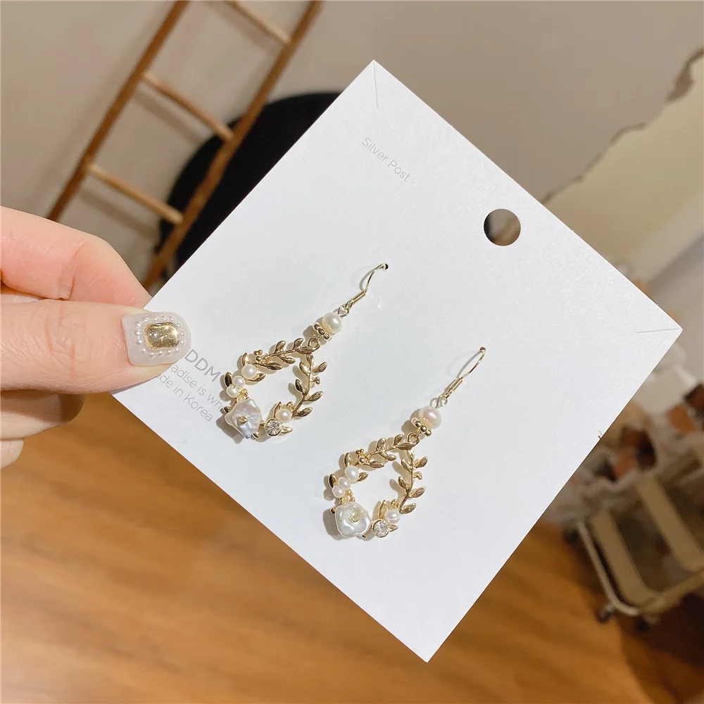 

Light Luxury 14K Real Gold Baroque Vintage Freshwater Pearl S Needle Stud Earrings for Women