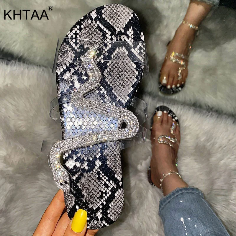 Женские шлепанцы со змеиным принтом летние прозрачные с кристаллами