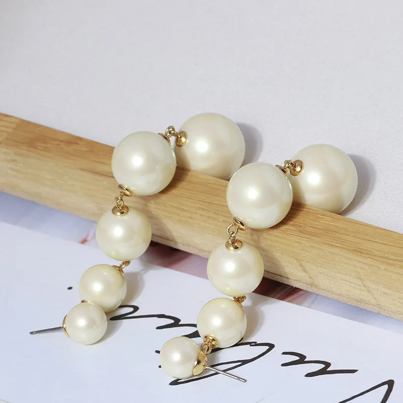 

Female Growth Pearl Revealing Face Thin Earrings