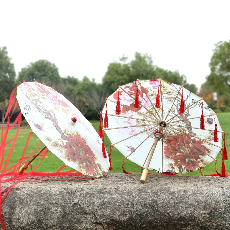 Зонт в китайском стиле с цветочным узором и кисточками старинный костюм