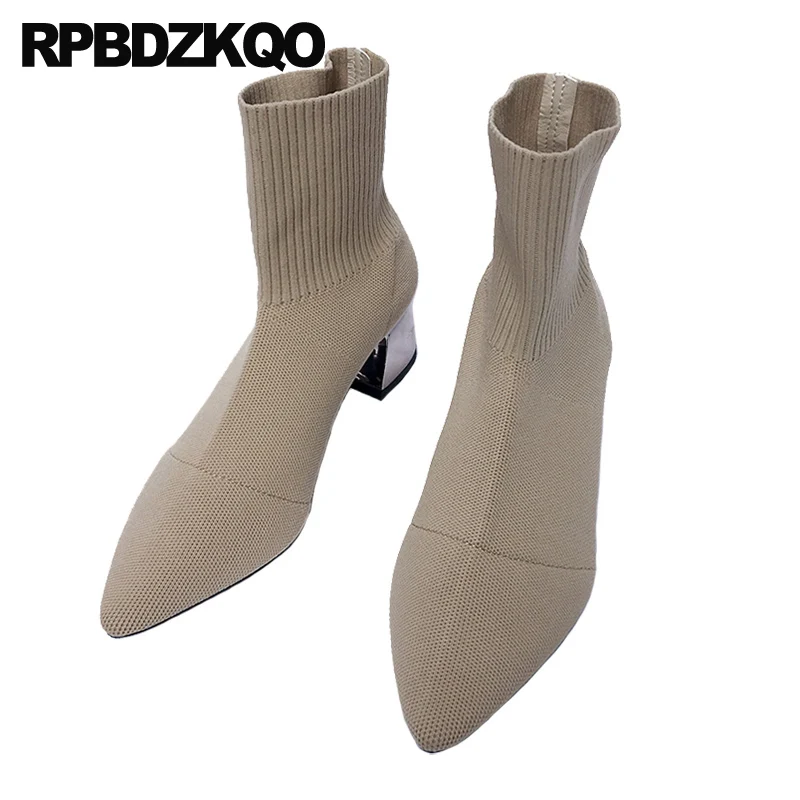 Недорогие модные осенние женские ботильоны на массивном каблуке сезон 2021