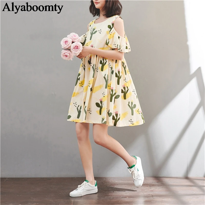 Женское милое платье на лето симпатичное с открытыми плечами и цветочным принтом