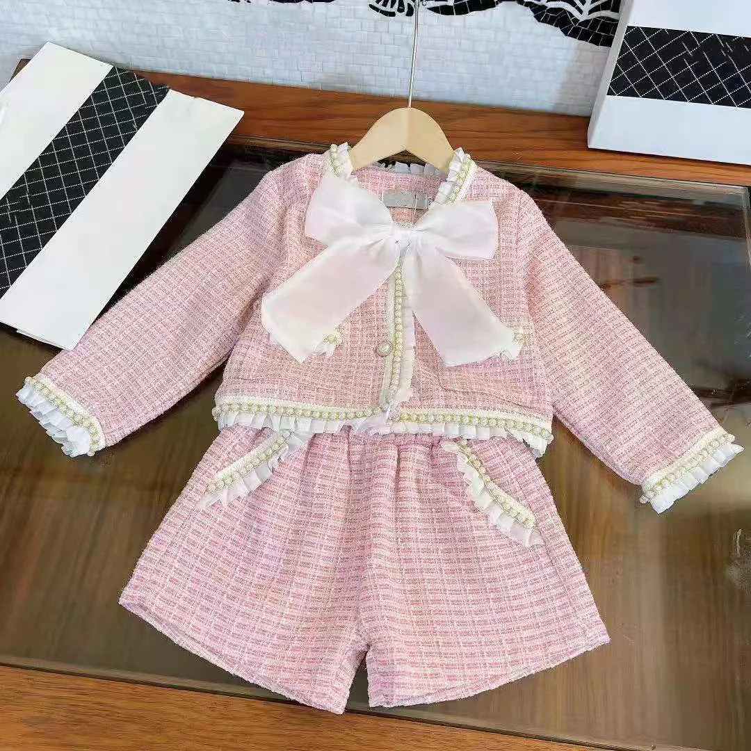 

Топ осень 2021 Новинка костюм для девочек розовый кружевной топ с длинным рукавом с бантом и жемчужинами + Шорты Элегантный и милый высококаче...