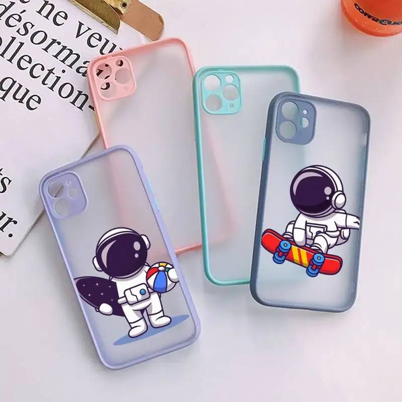 

Funny Cartoon Astronaut Phone Case For IPhone 12 11 Pro Max XR XS Max X SE2 6s 7 8 PlusHard Shockproof Gray Case