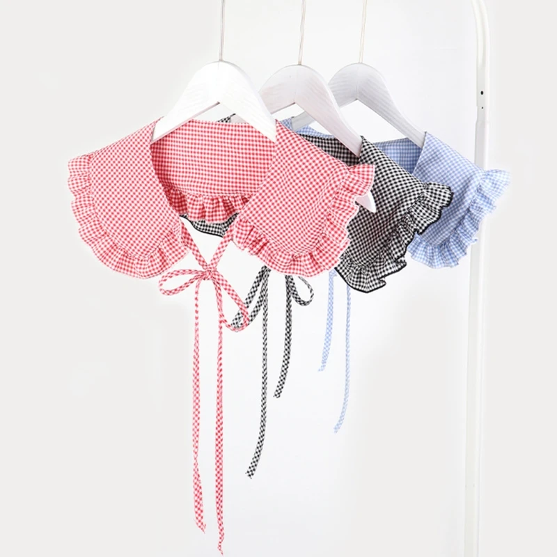 Кукольная шея с клетчатым орнаментом и фиксирующими лямками для платьев или