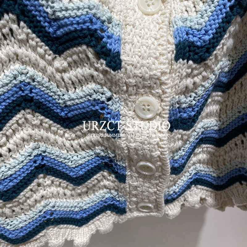 

Women's Short Sleeve Striped Short Sweaters Vest Fashion Knitted Cardigan Women Casual V-Neck Preppy Style Knitting Vest Woman