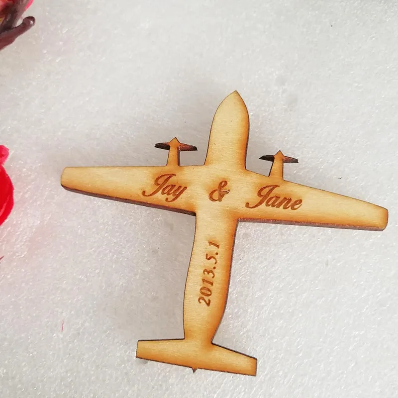 Бирки с гравировкой в виде самолета на деревянной основе 50 шт. центральные столы |