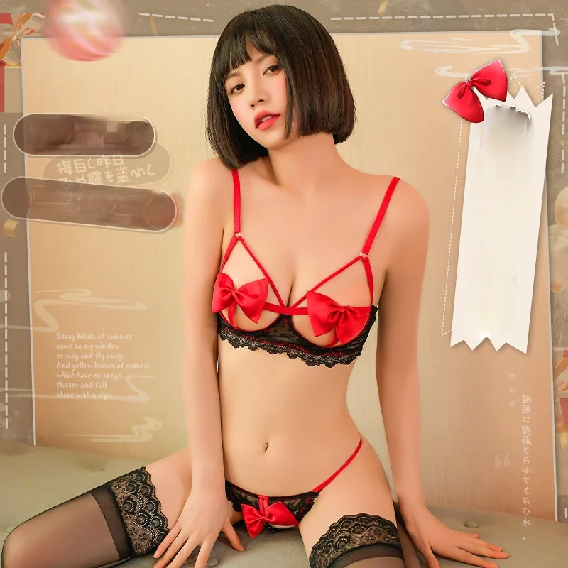 

Комплект женского нижнего белья из бюстгальтера и трусиков с открытой промежностью