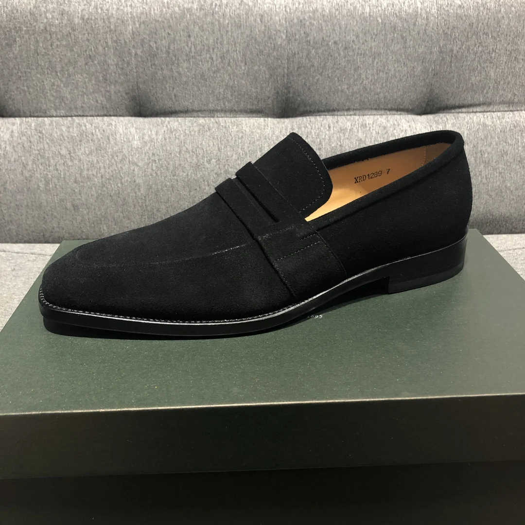 

The official website is synchronized with the iconic a I essandro lnfini suede Oxford Shoes.