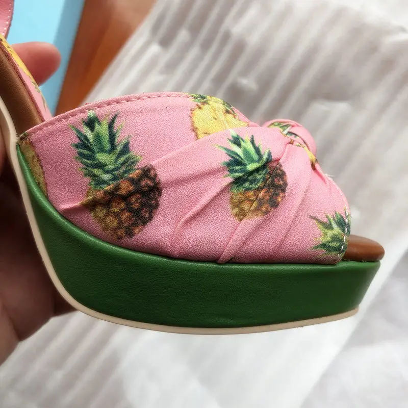 Роскошные женские сандалии из натуральной кожи фирменные на высоком каблуке с