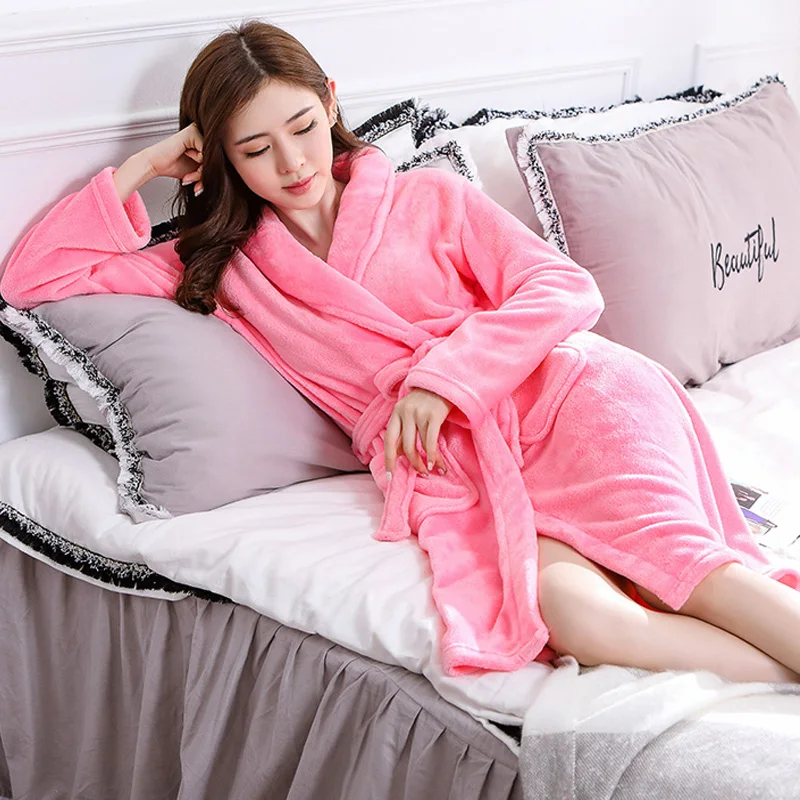 Халат женский утепленный зимний бархатный длинный для отдыха разных