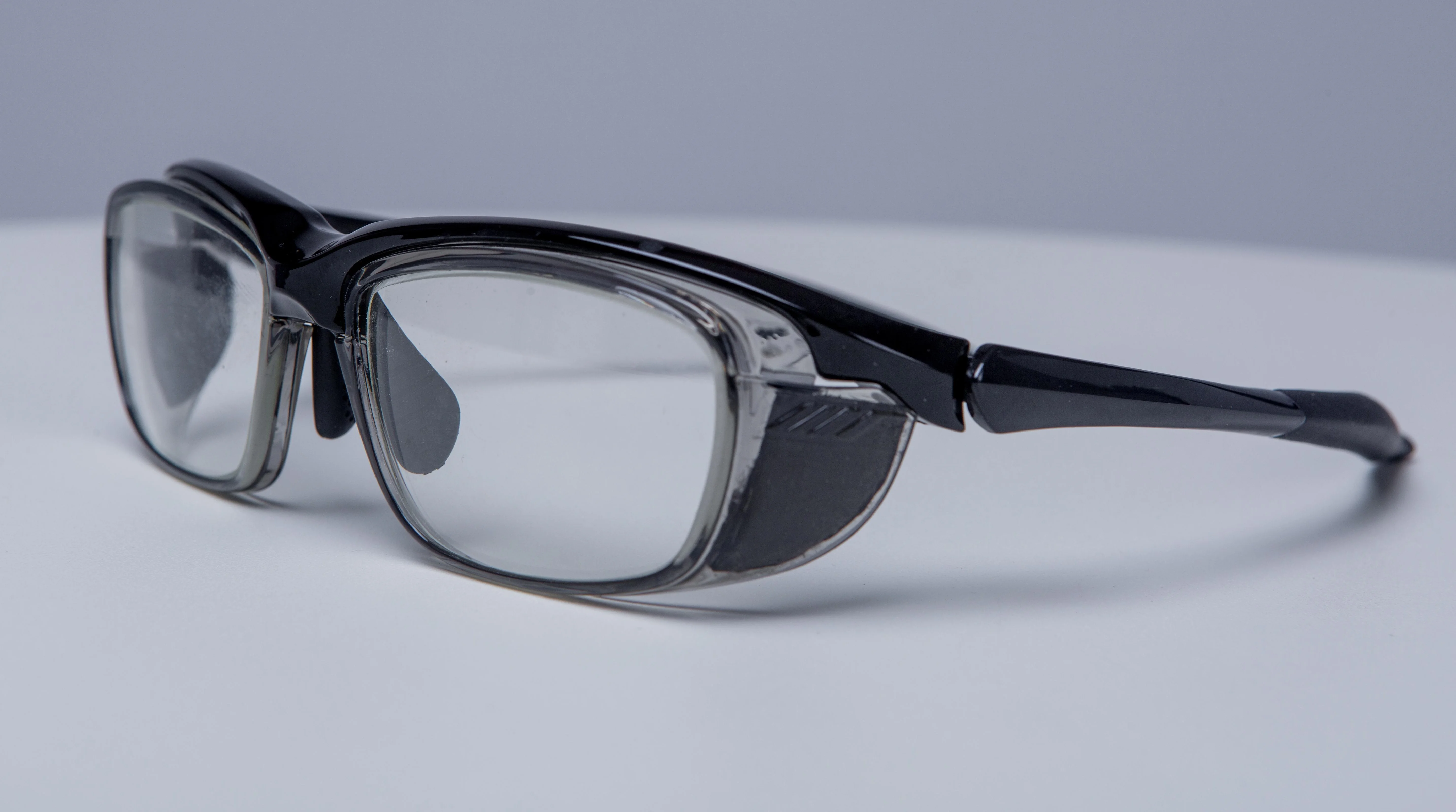 

Защитные очки NE-WOLAND от рентгеновского излучения 0,5 мм/ч или 0,75 мм/ч