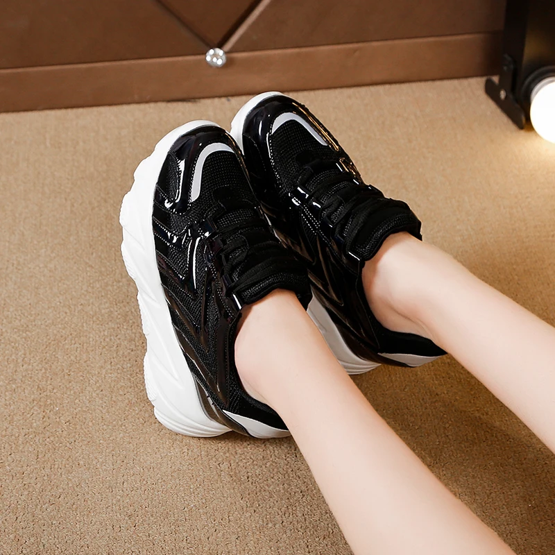 Новая обувь женская прогулочная на толстой подошве модная уличная увеличивающая