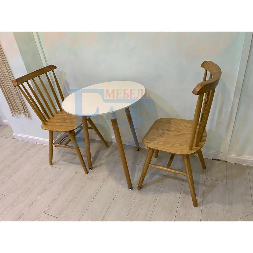 Домашний обеденный стол белая краска на буковых ножках кухонный кватрадный