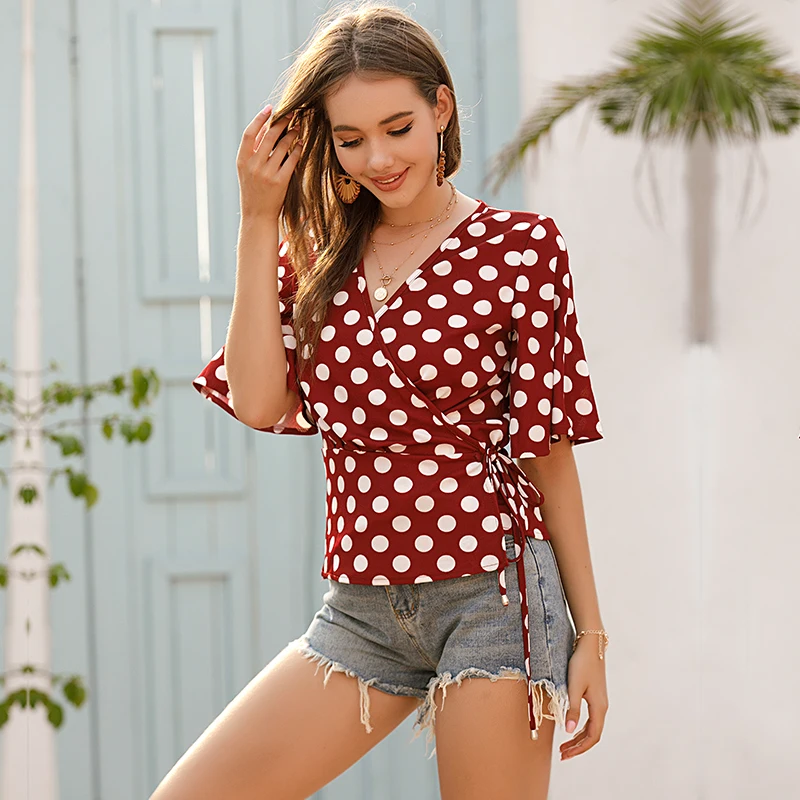 

Новая мода 2020 Летние шифоновые рубашки с расклешенными рукавами женская блуза с коротким рукавом и v-образным вырезом корейские топы футбол...