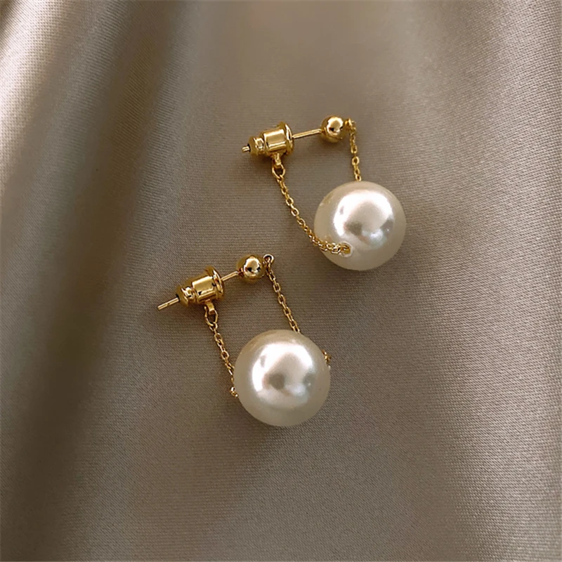 

Simple and elegant small pearl pendant earrings are an unusual earring gift for women at the 2021 New Fashion Jewelry Party