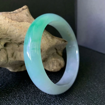 Натуральный бирманский Изумрудный светло фиолетовый двухцветный браслет 54 64 мм