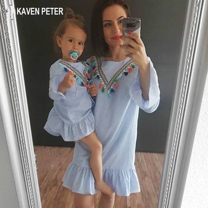 Платье для мамы и дочки Семейная одежда в полоску с бахромой женщин девочек Цвет