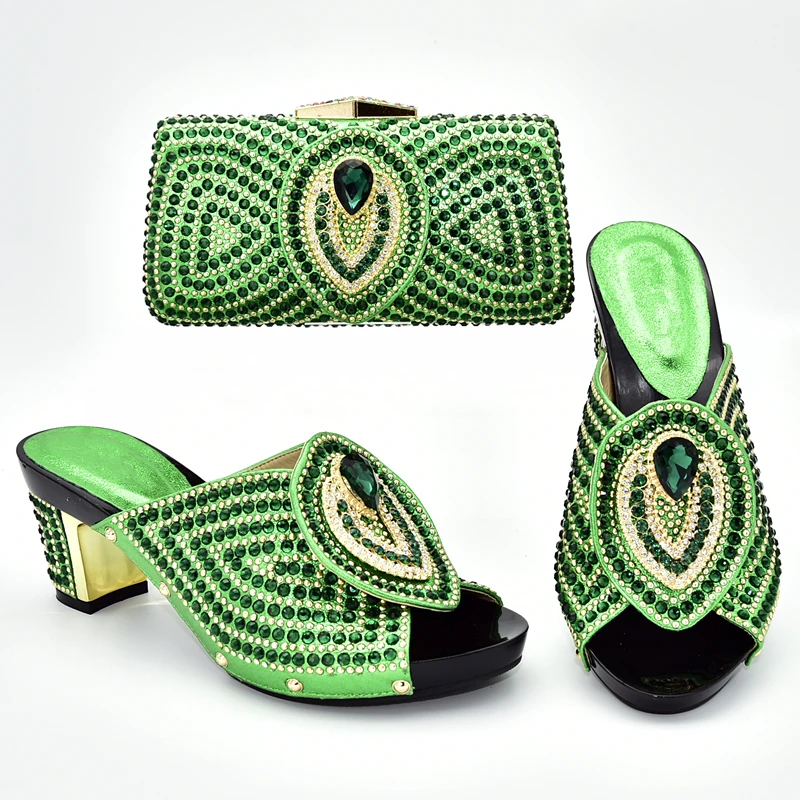 Новейшие женские итальянские фотообои украшенные Стразы соответствующие