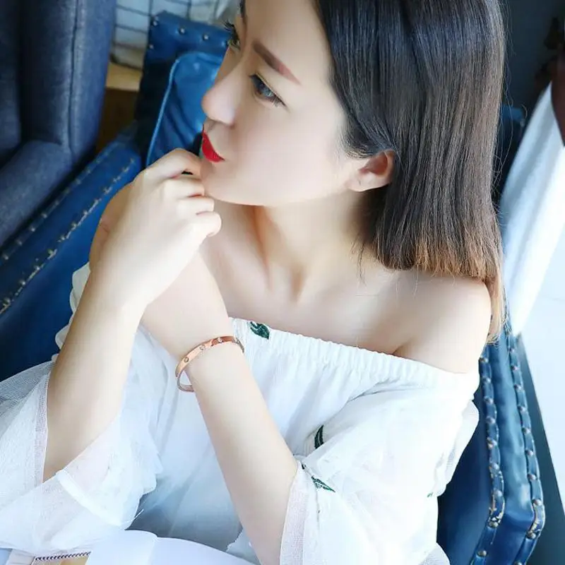 

Duoying 2020 New Fashion Classic Women's Bangles For Women Gold Rose Gold Silver Color Rhinestone Bracelet For Gift