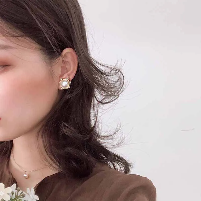

Hand-Woven Winding Natural Baroque Freshwater Pearl Earrings Korea Simple s925 Silver Needle Earrings