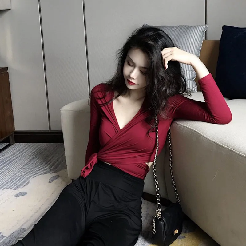 Женская облегающая футболка с длинным рукавом и глубоким V-образным вырезом |