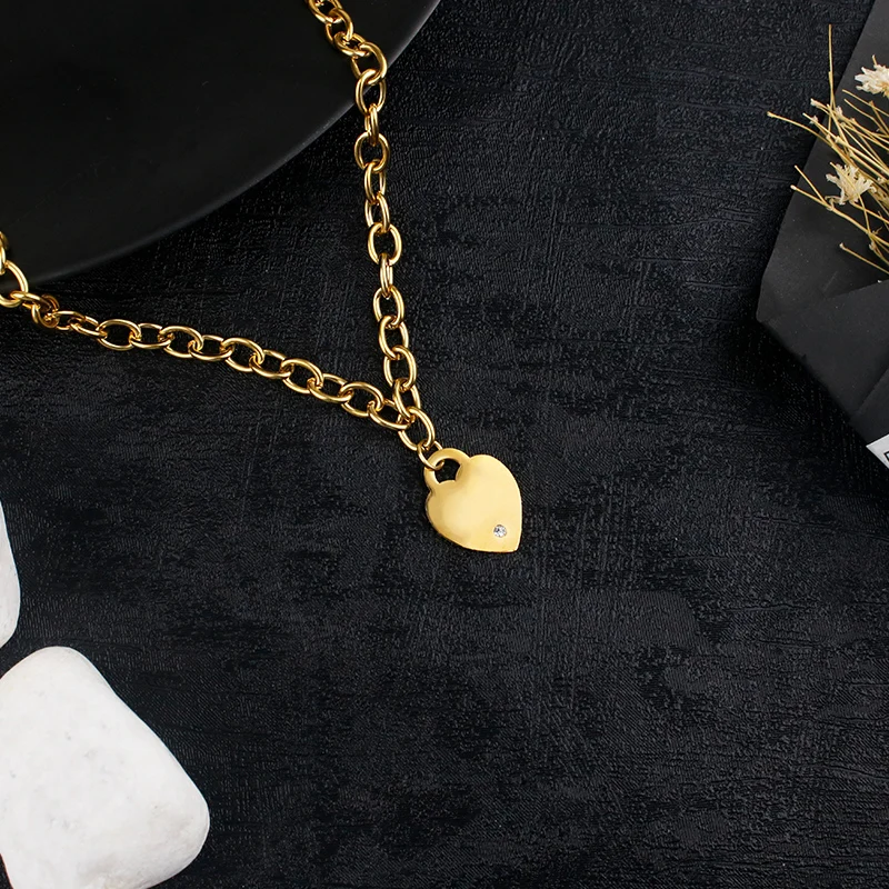 

New love diamond-studded stainless steel necklace pendant jewelry men and women Europe and America fashion jewelry gifts