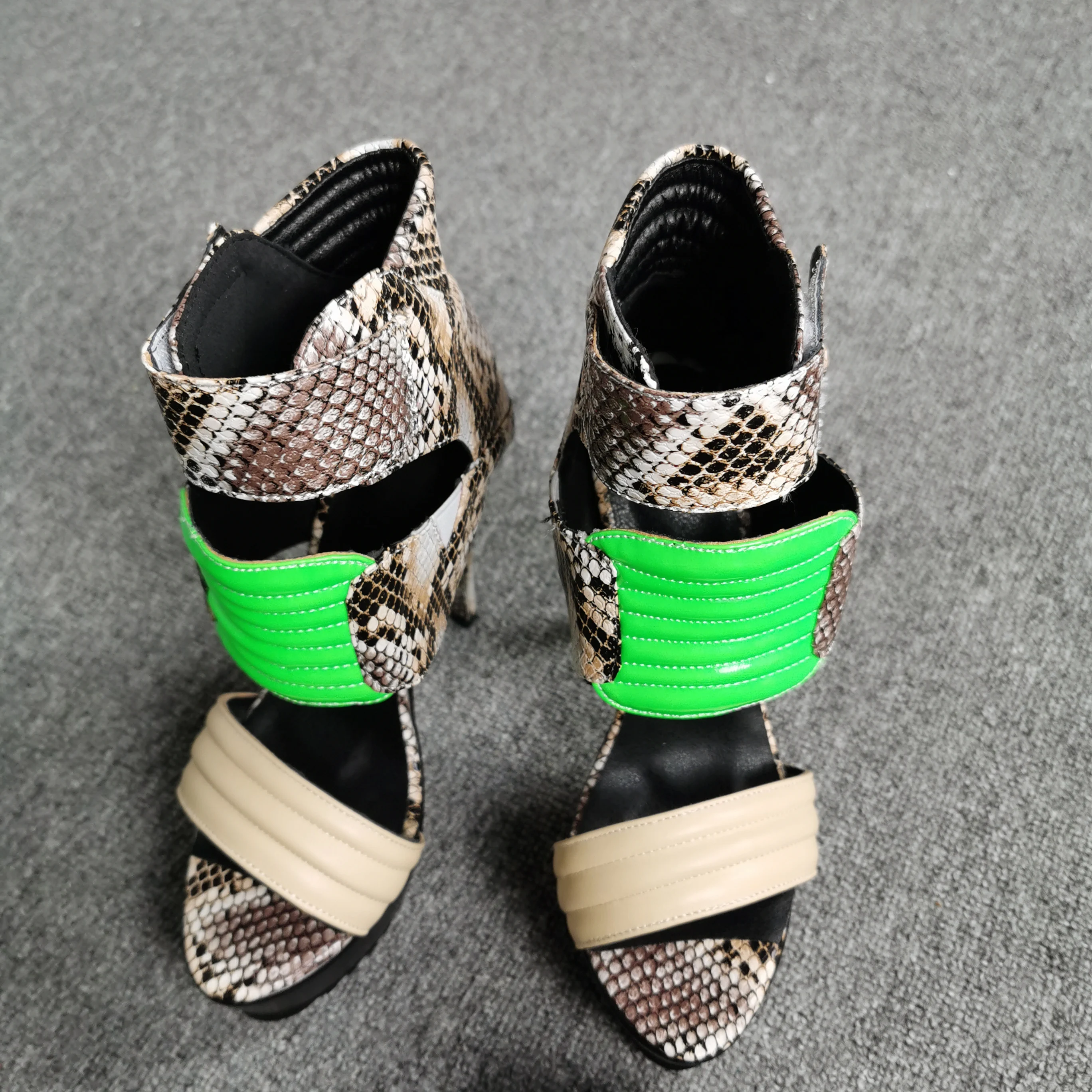 Женские босоножки Fushia на высоком каблуке пикантные туфли с открытым носком