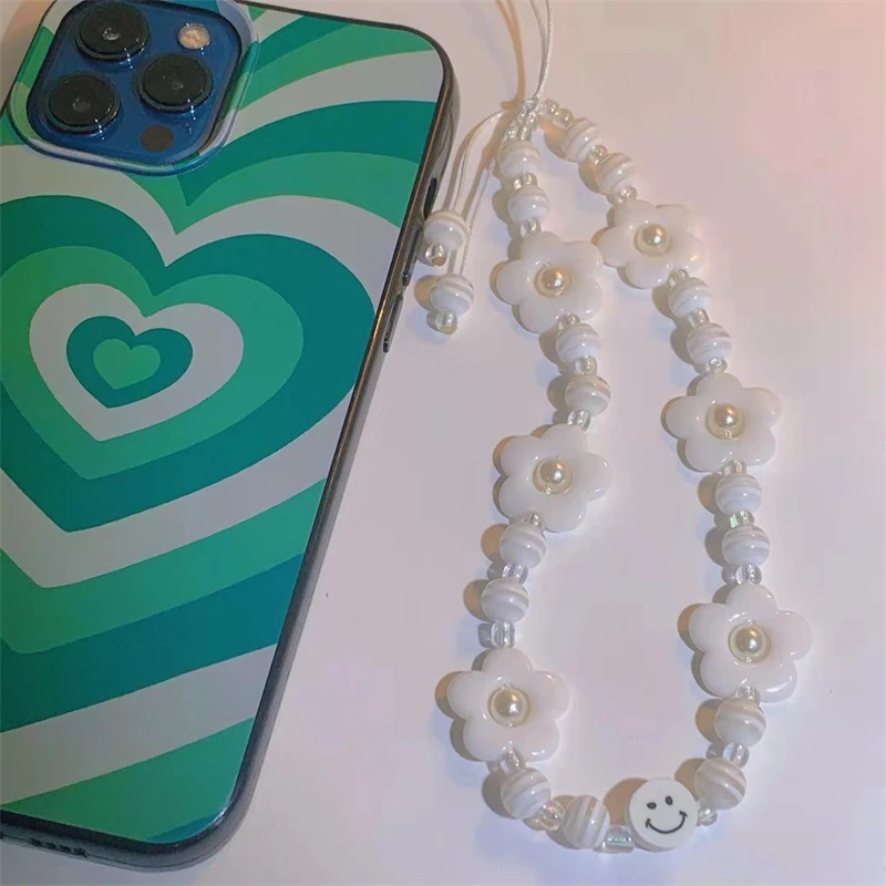 Simple White Flower Pearl Mobile Phone Lanyard Creative Soft Pottery Smiley Face Mobile Phone Chain Ladies Jewelry Best Gift