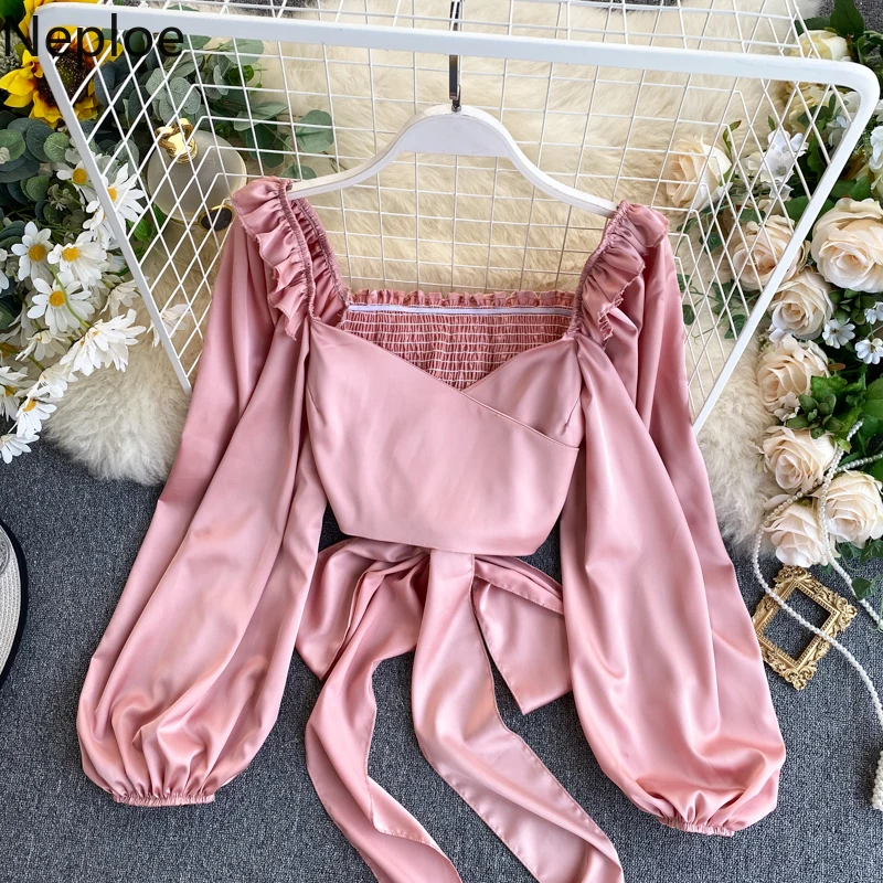 Женская блузка с квадратным вырезом рукавами фонариками во французском стиле