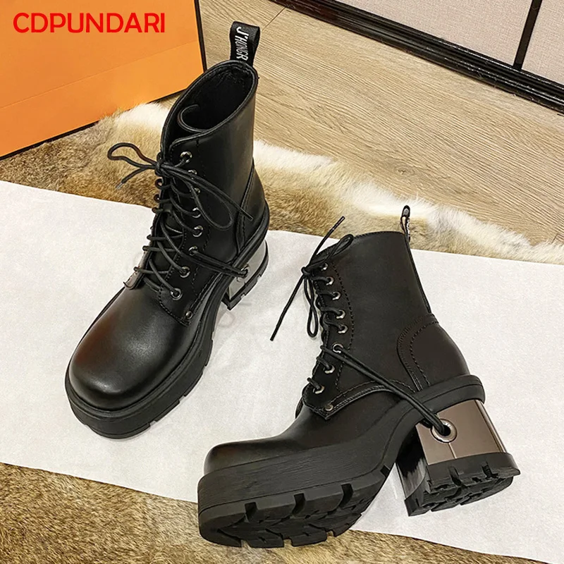 Женские ботильоны на платформе и высоком каблуке черные ботинки в готическом