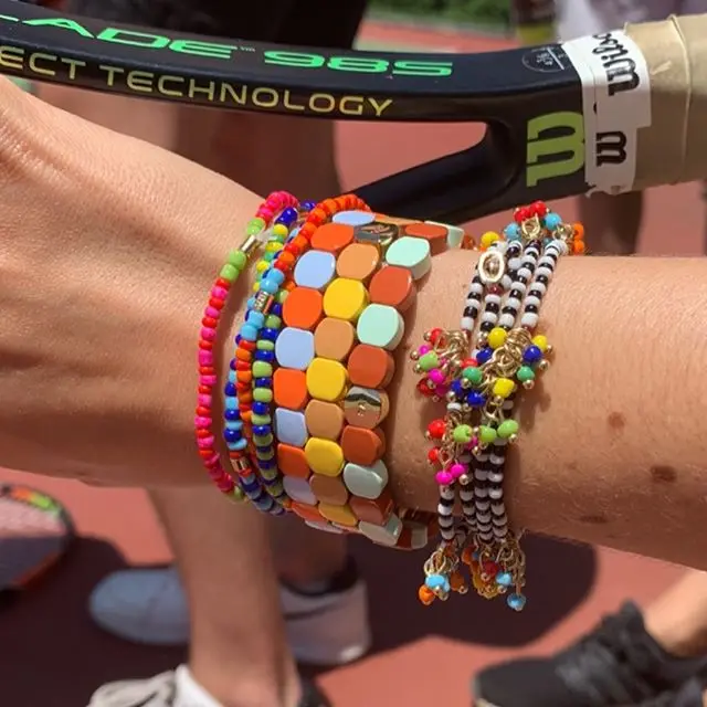 Женский браслет с разноцветной эмалью JUST FEEL в богемном стиле радужной плиткой