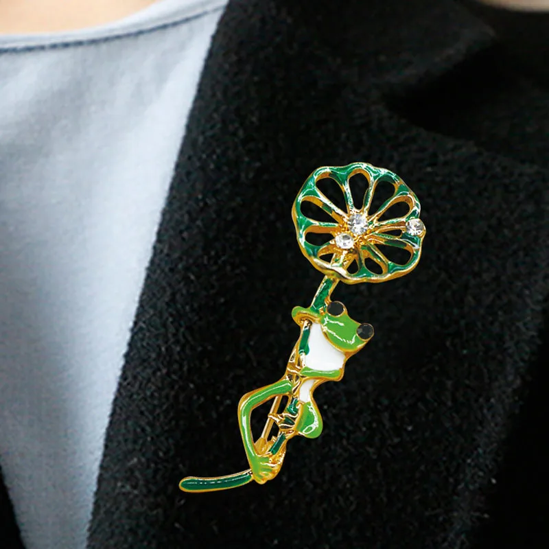 

New Arrival Green Frog Pin Brooch Funny Design Lotus Leaf Jewelry Accessories Unisex Women Men Animal Brooches Pins for Girls