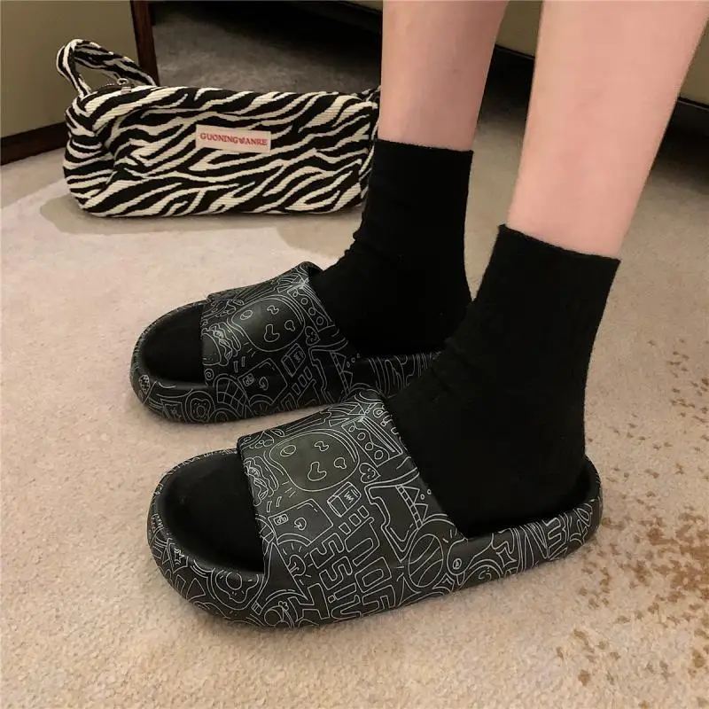 

Fashion New Summer Outdoor Sandals And Slippers Soft Platform Women's Shoes