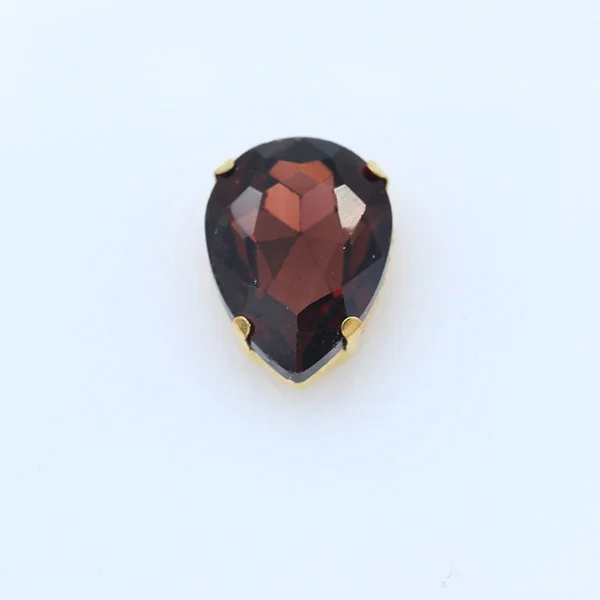mid amethyst Все размеры каплевидные Пришивные граненые Хрустальные стеклянные каменные Швейные Стразы драгоценные камни Золотая основа пряжка 4 бусины с отверстиями Аксессуары для одежды - Цвет: mid amethyst