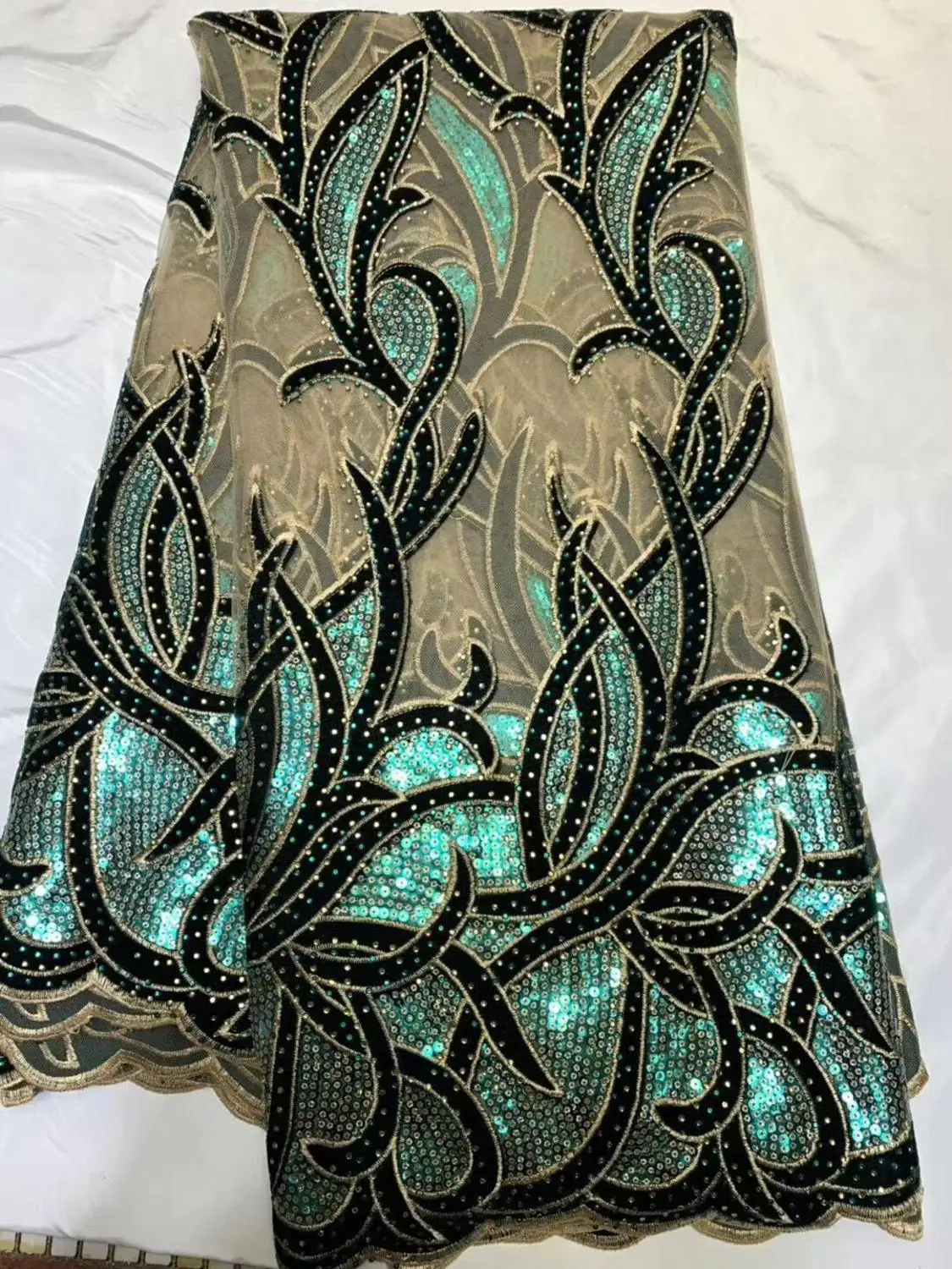

Newest French lace fabric With sequins lace fabric 2020 high quality african lace with stones fabric 5yard