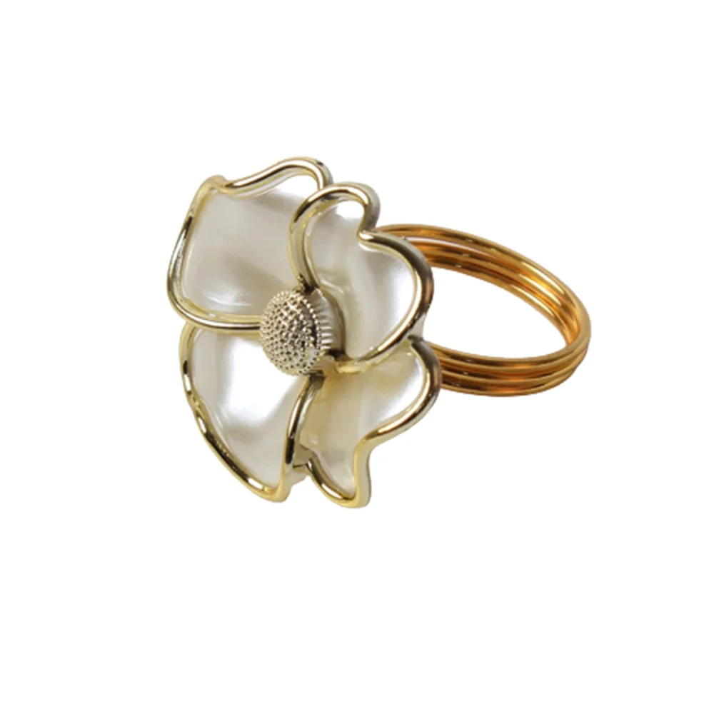 

6pcs Fashion Napkin Ring White Flowers Wreath Napkin Ring Hotel Beautiful Napkin Buckle Wedding Banquet Tabletop Decorations