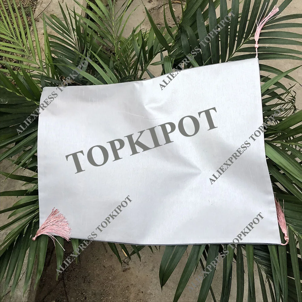 Серый бархатный чехол с вышитым логотипом розового золота и четырьмя бахромой для свадьбы