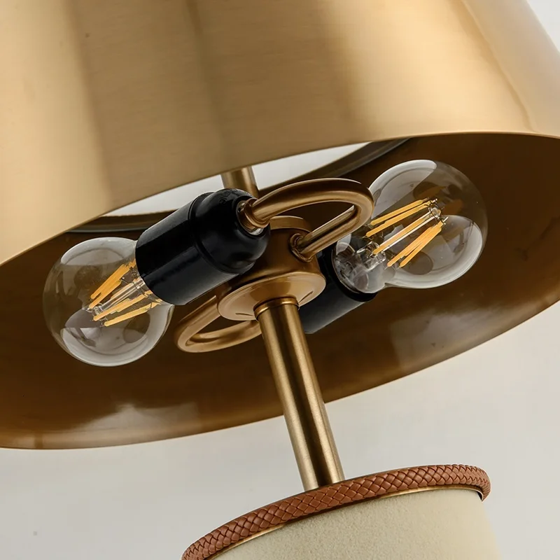 Кожаная основа Золотая Металлическая лампа навес Светодиодная настольная Dask