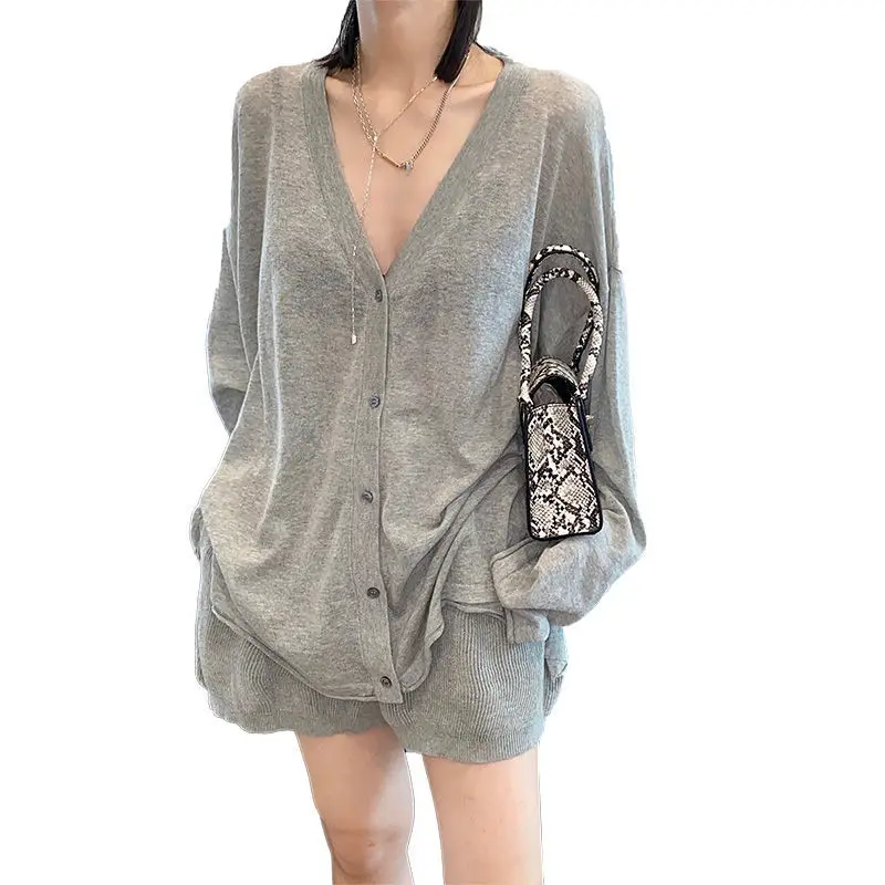 

Extra large size 150 kg gray V-neck cardigan two-piece suit fat mm summer 2021new casual shorts suit female European goods trend