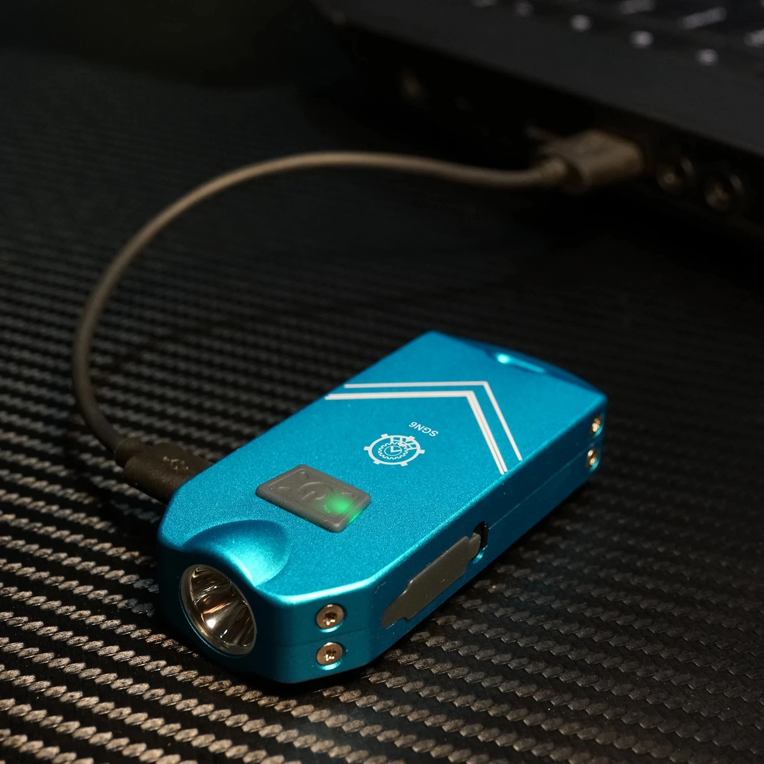 Фонарик MecArmy SGN6 XPL-Hi V3 перезаряжаемый с Micro USB 738 лм 127 м литий-ионный аккумулятор 650