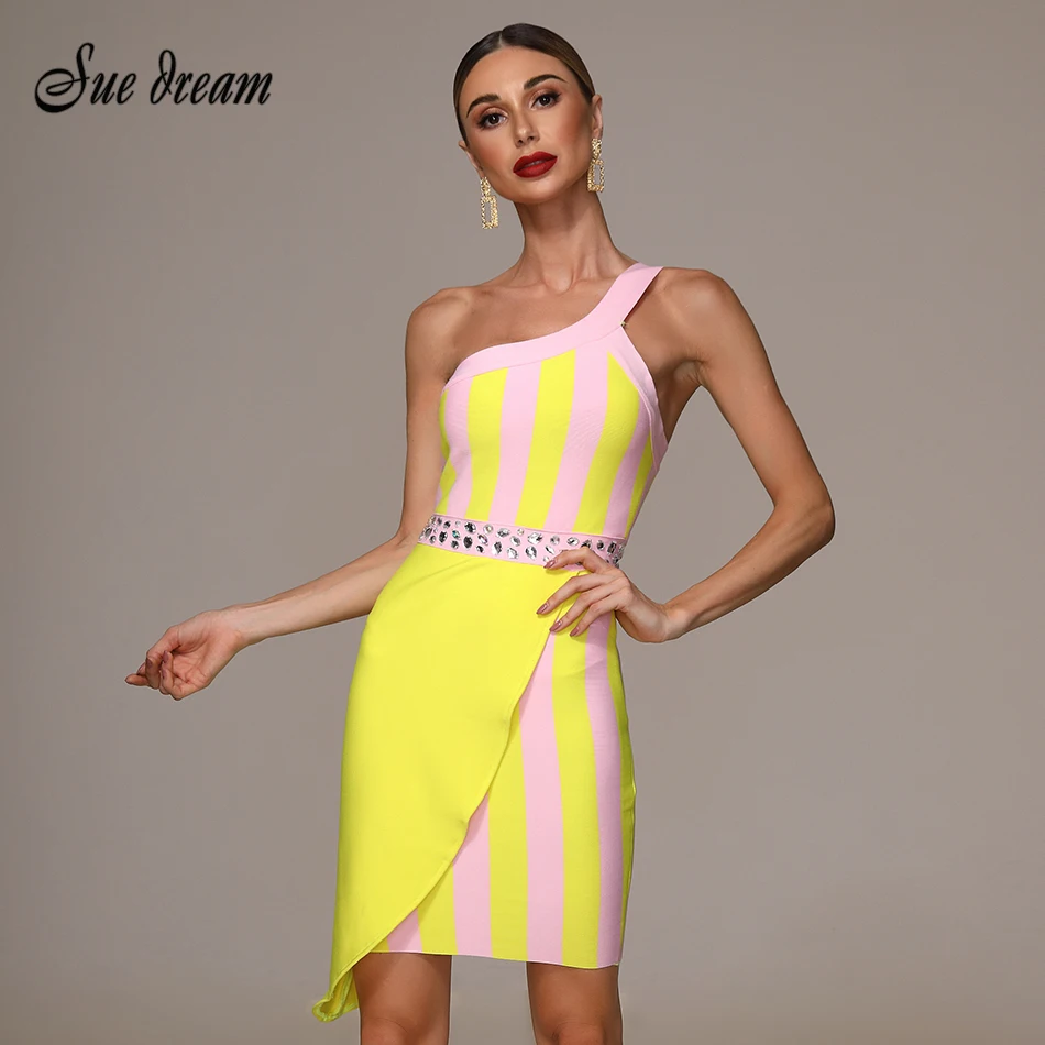 Новинка лета 2021 платье на одно плечо необычное Бандажное с бусинами без бретелек