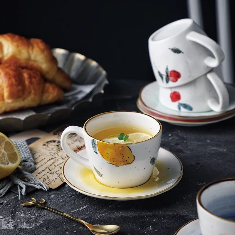 Керамическая кофейная чашка в стиле ретро с лимоном черникой и блюдцем Японская