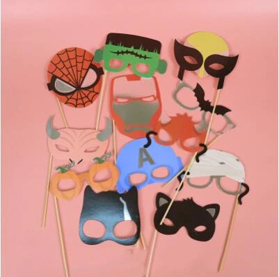 Креативная маска для фотосъемвечерние на день рождения с изображением героев