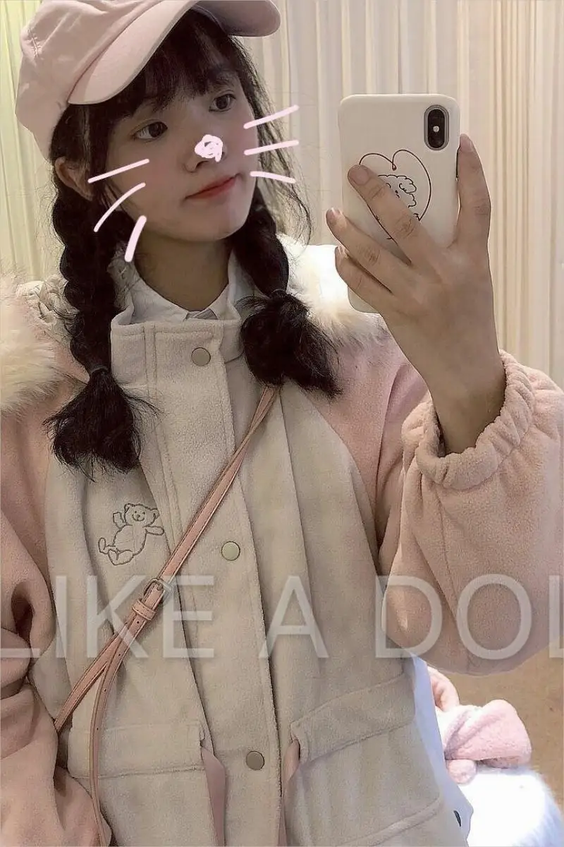 Новинка зимнее пальто с капюшоном и меховым воротником вышивкой милого медведя