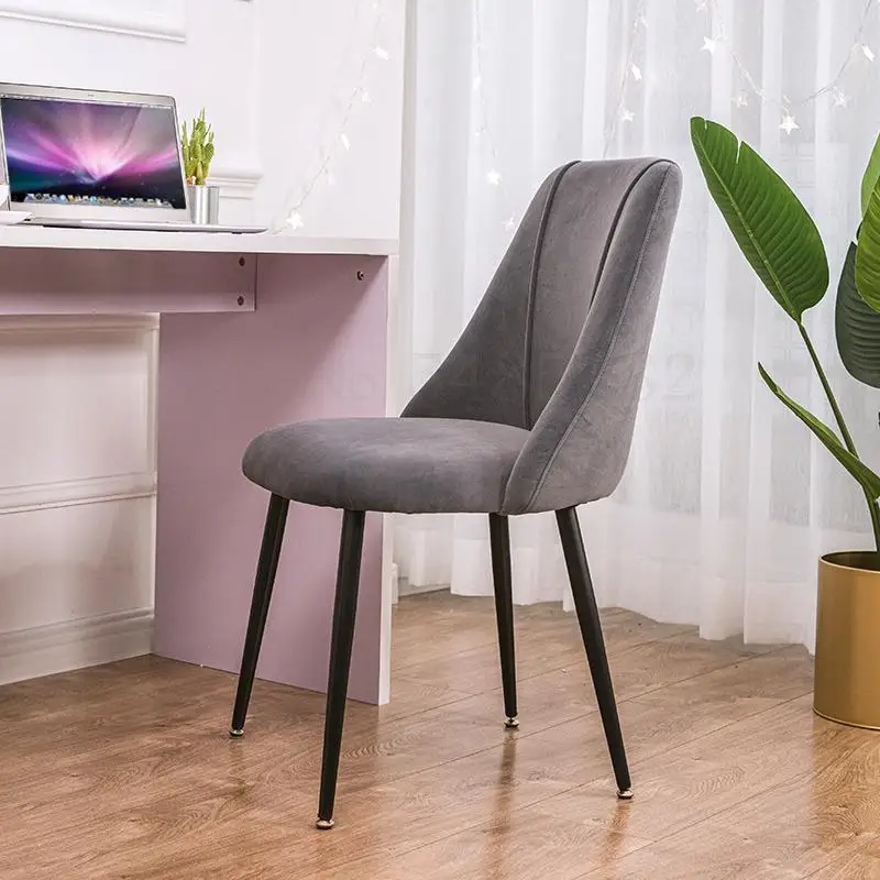 Красный обеденный стул в Северной Европе современный простой домашний