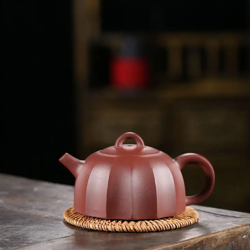 

Yixing Dark-red Enameled Pottery Teapot Raw Ore Purple Clay Brocade Pattern Half A Month Teapot Folk Artists Make Tea Set
